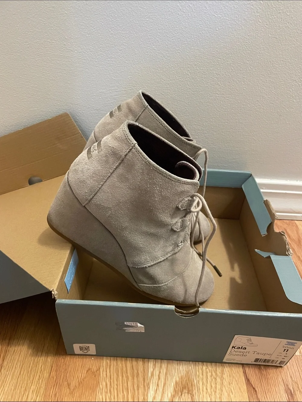 Toms Men's Suede Chukka Wedge Boots in Light Taupe